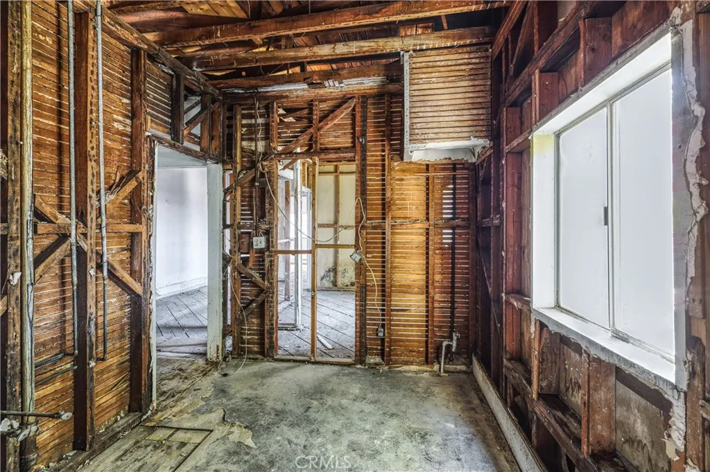 1323 W Jefferson Boulevard, Los Angeles, California 90007 home-pic-26